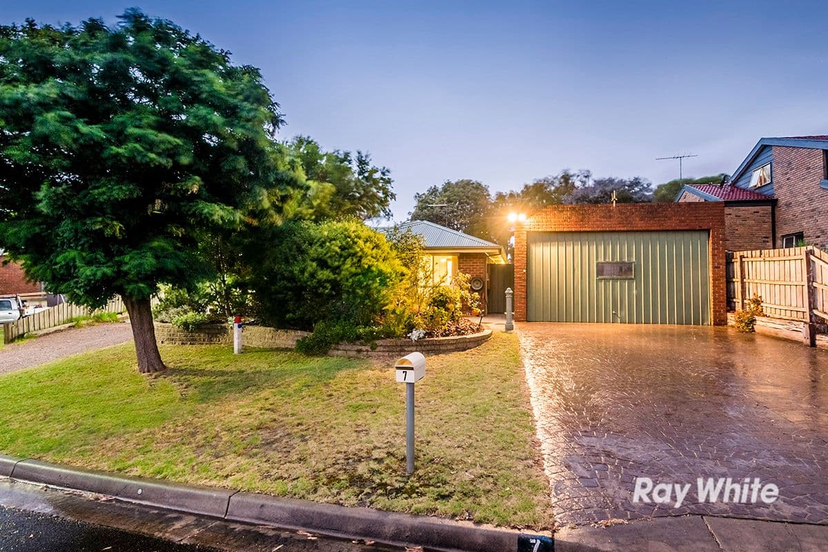 7 Penguin Close, Blind Bight VIC 3980, Blind Bight - Thumbnail 2