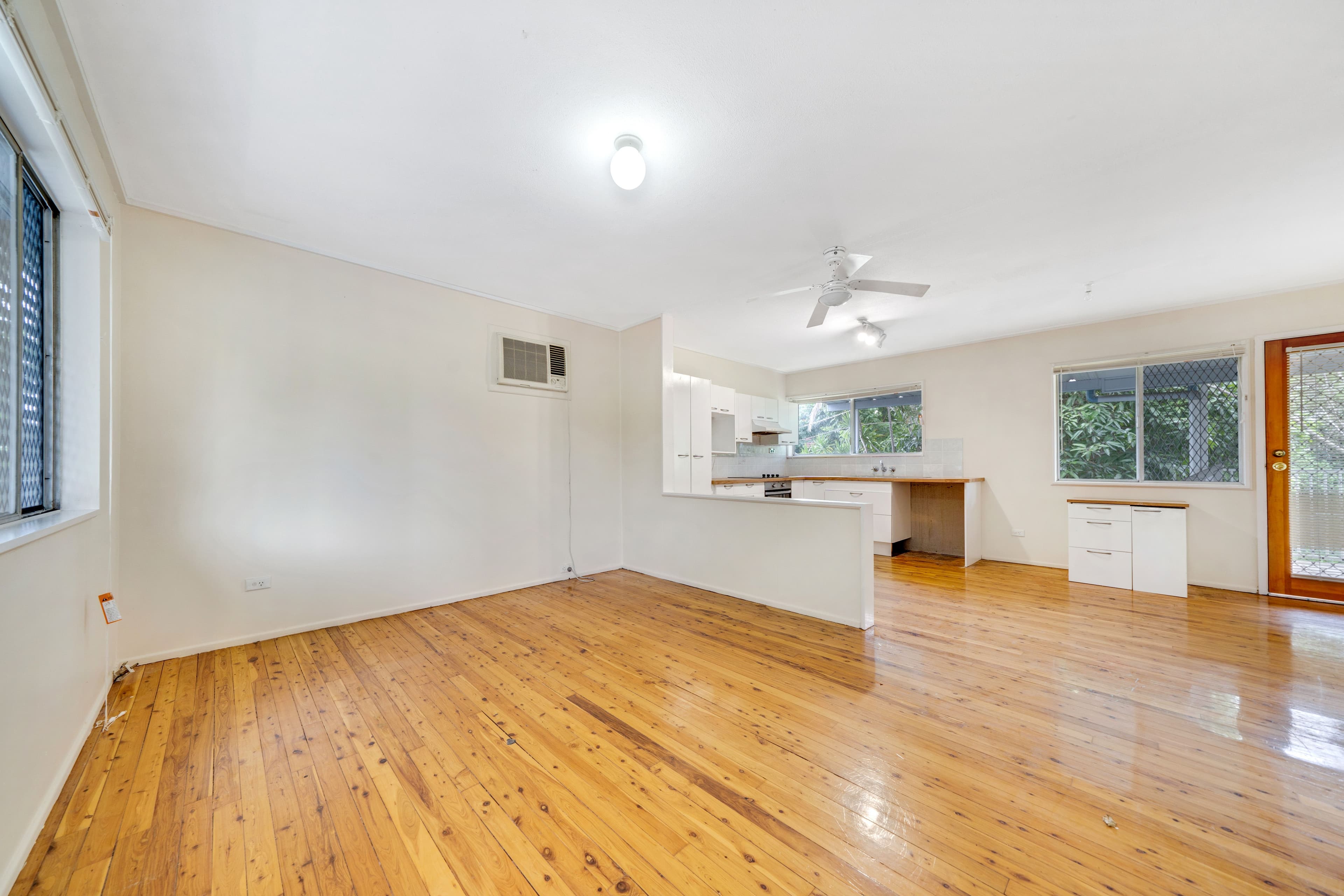 24 Ashvale Street, Kingston QLD 4114, Kingston - Thumbnail 2