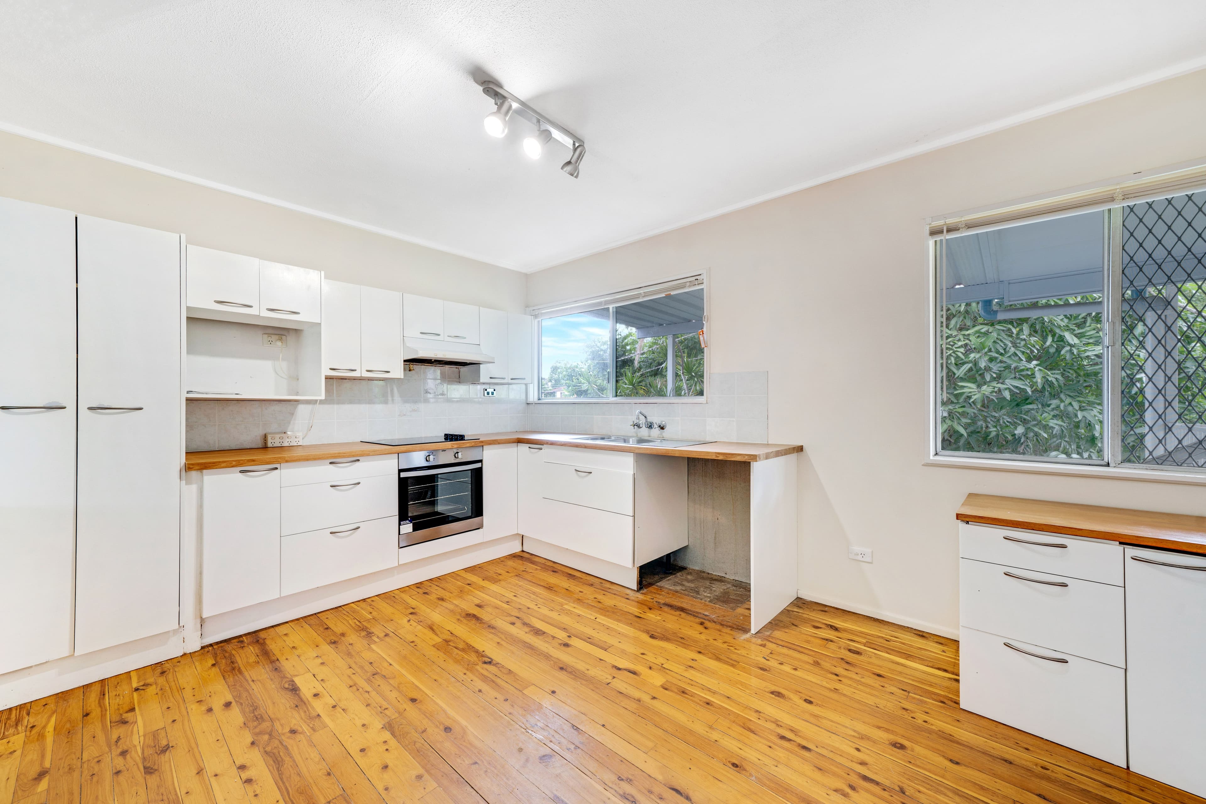 24 Ashvale Street, Kingston QLD 4114, Kingston - Thumbnail 3