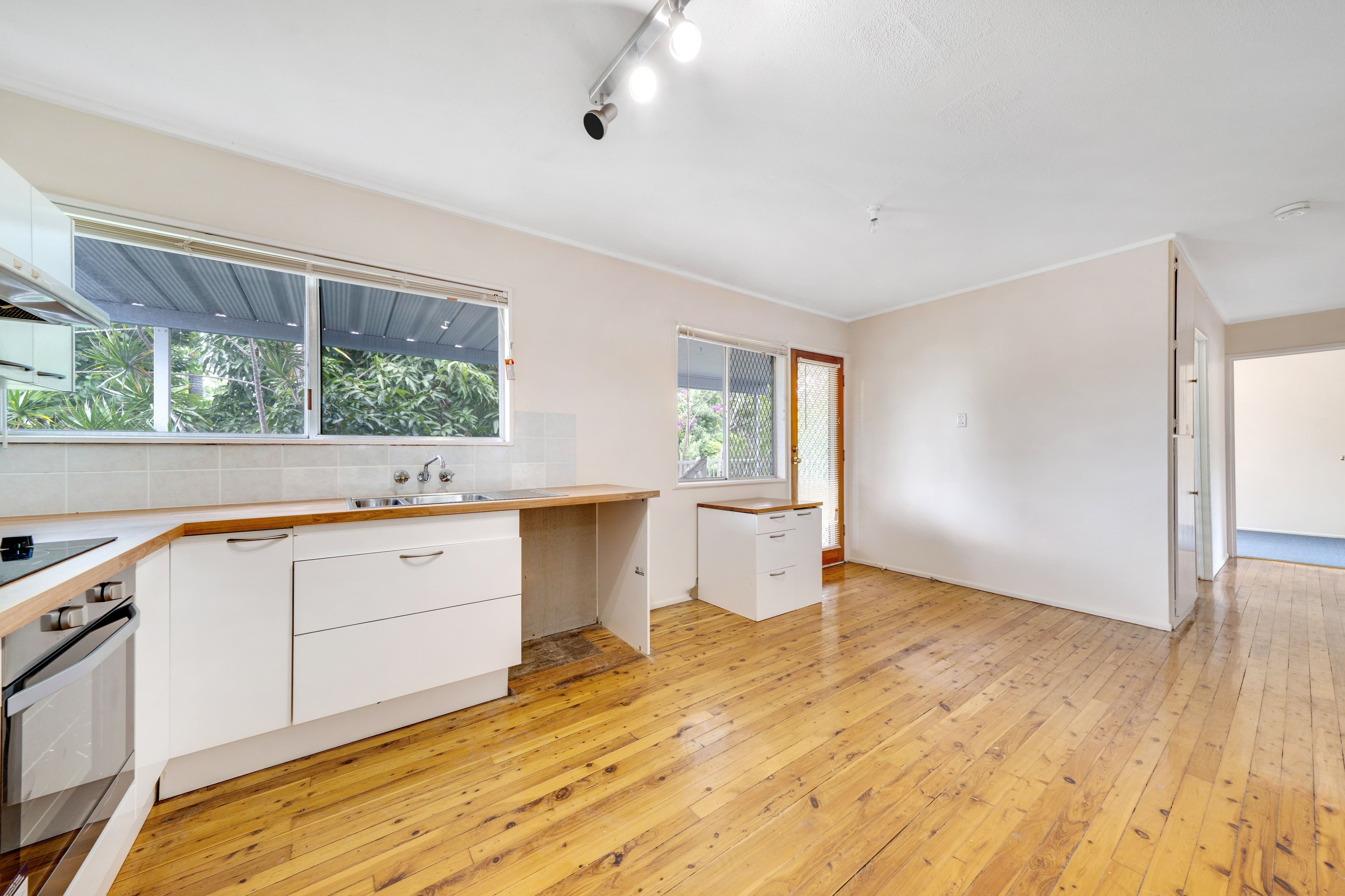 24 Ashvale Street, Kingston QLD 4114, Kingston - Thumbnail 4