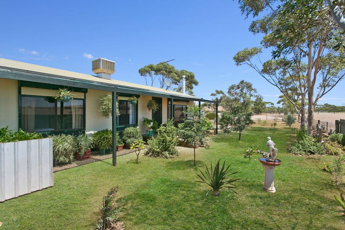 1280 Templeton Road Whitwarta, BALAKLAVA SA 5461, Balaklava - Image 1