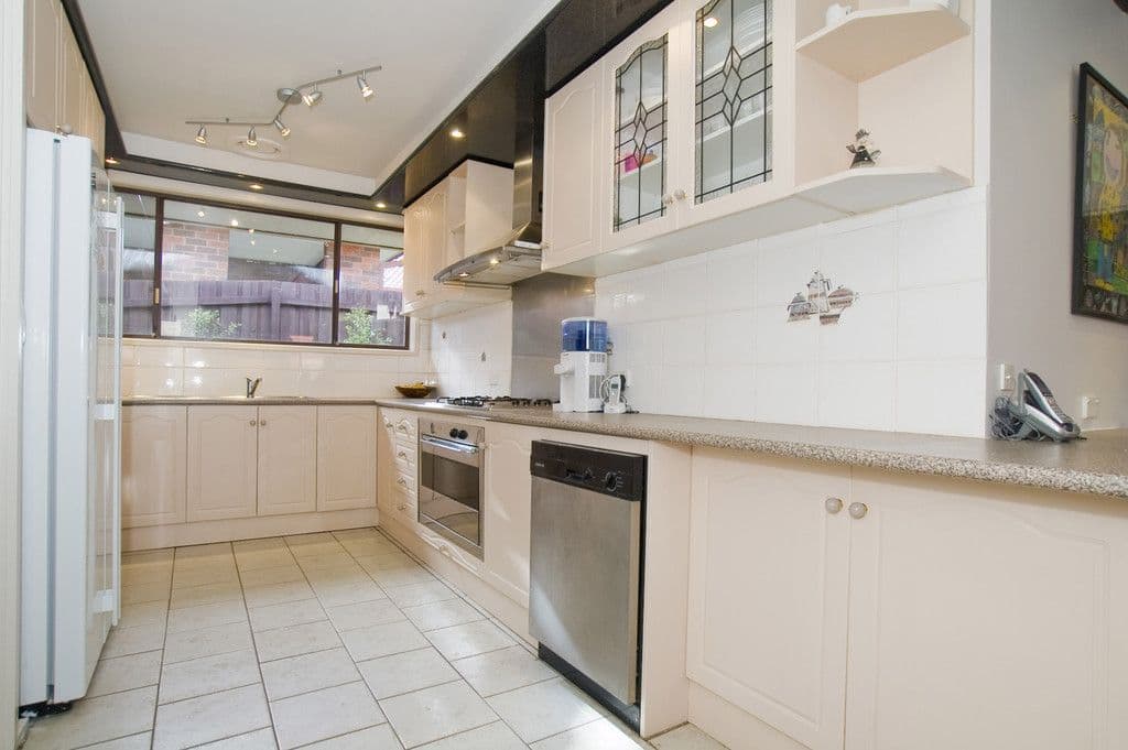 73 Galahad Crescent, GLEN WAVERLEY VIC 3150, Glen Waverley - Thumbnail 2