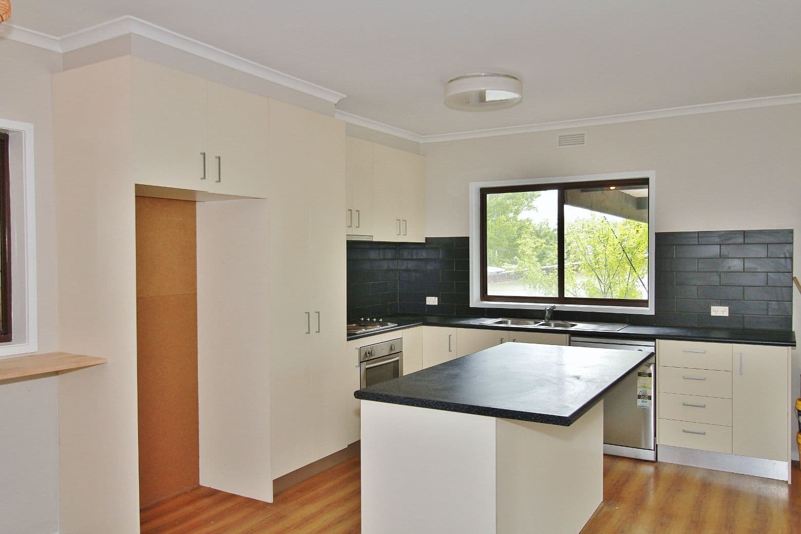 28 Mitchell Street, Heathcote VIC 3523, Heathcote - Thumbnail 2