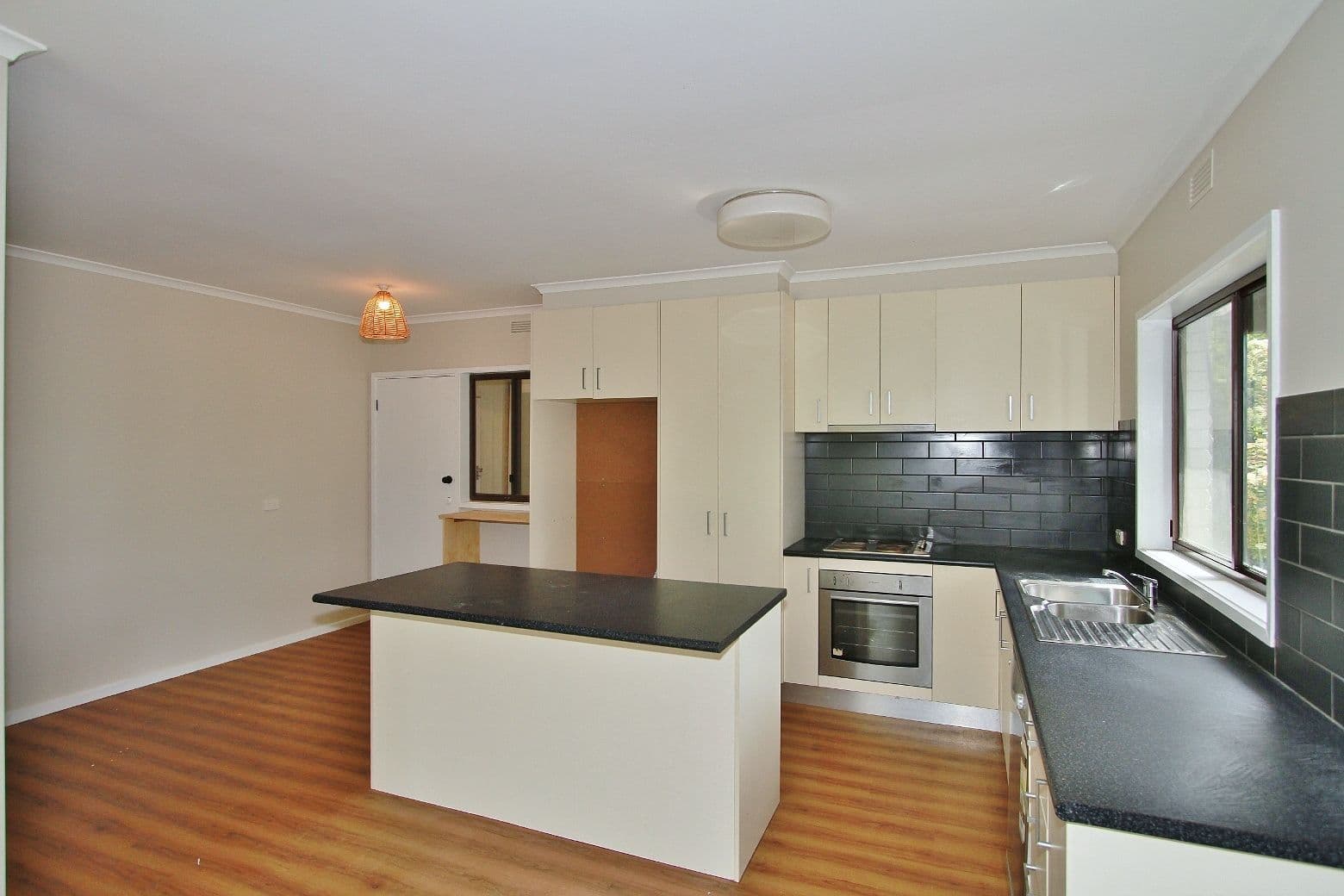 28 Mitchell Street, Heathcote VIC 3523, Heathcote - Thumbnail 3