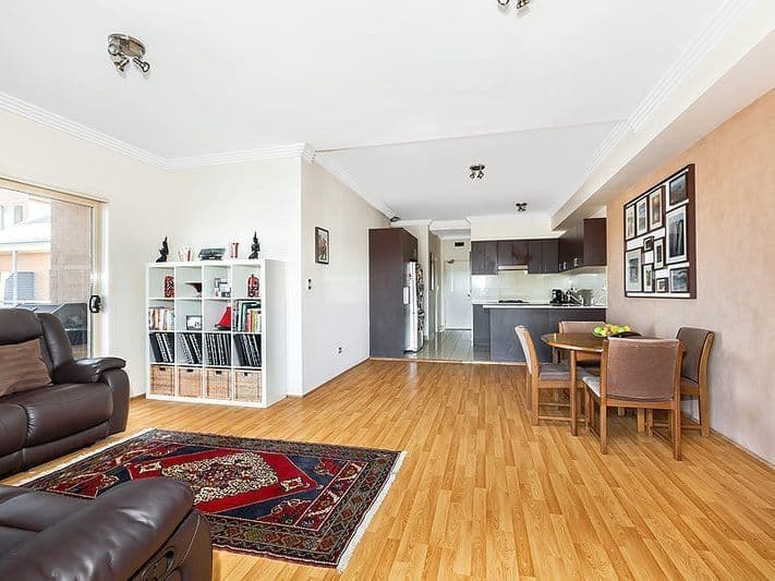 11/10 Crane Street, Homebush - Image 1