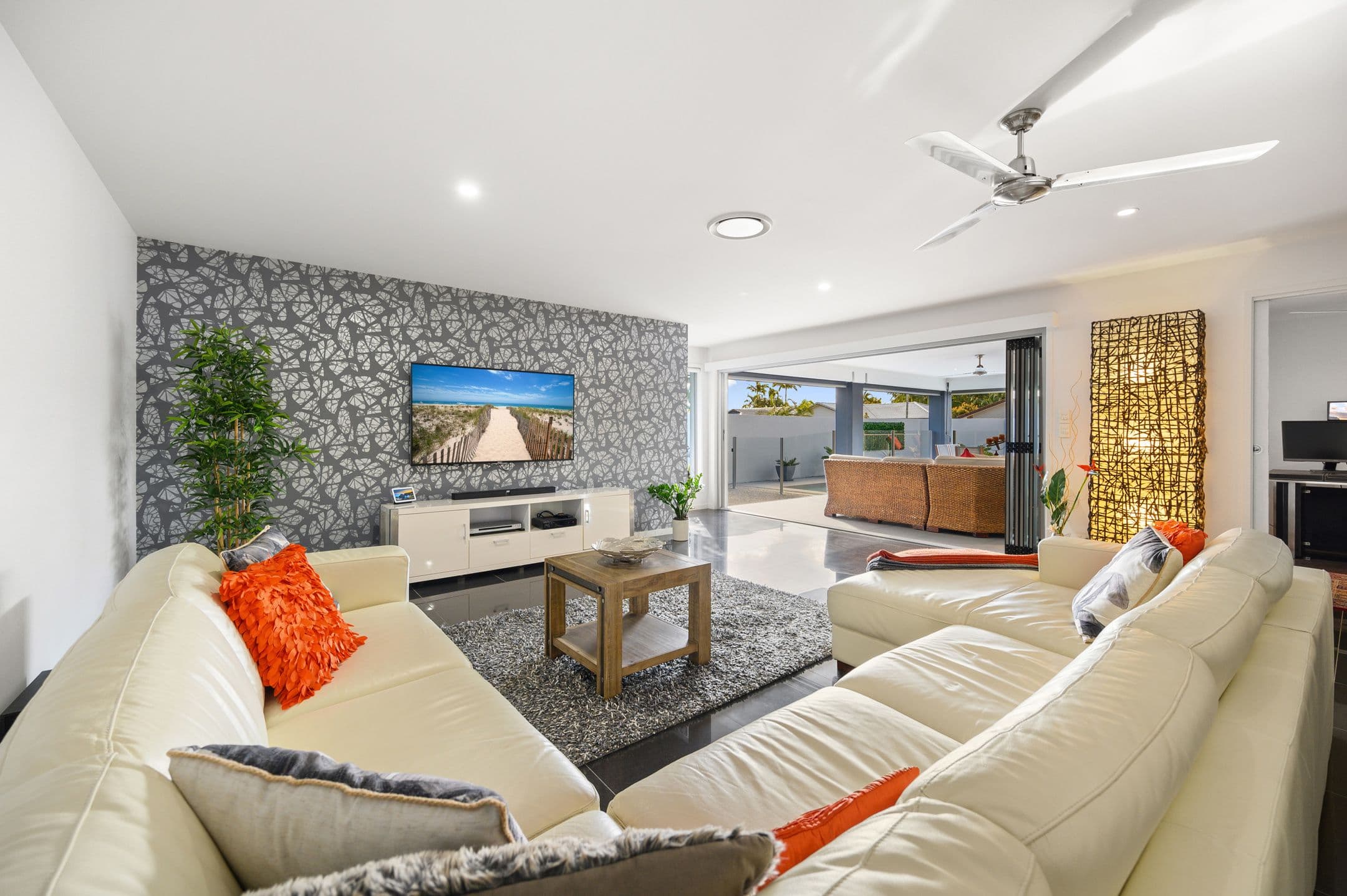 14 Sundown Drive, Paradise Point QLD 4216, Paradise Point - Thumbnail 2