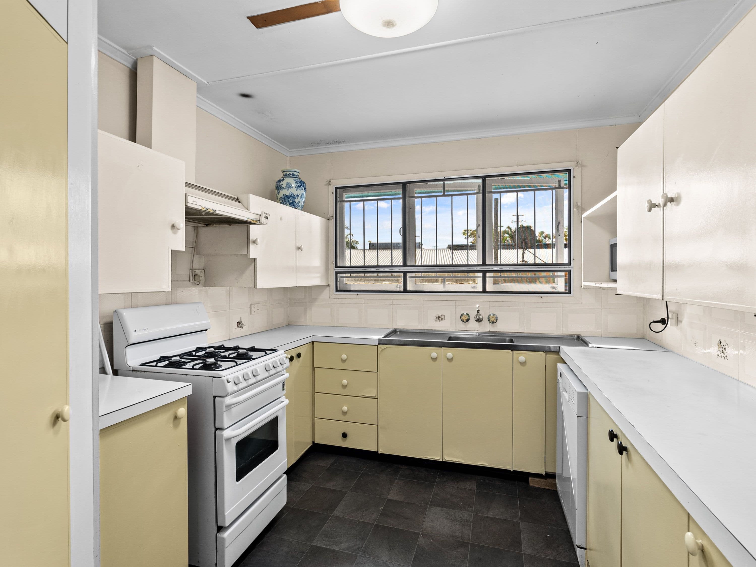 30 Burchell Street, Carina QLD 4152, Carina - Thumbnail 4