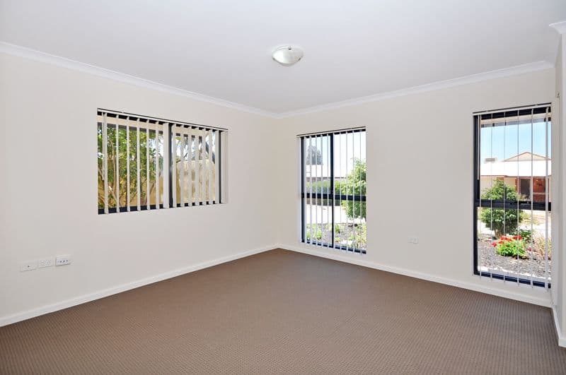4 Barnfield Drive, Ellenbrook WA 6069, Ellenbrook - Thumbnail 4