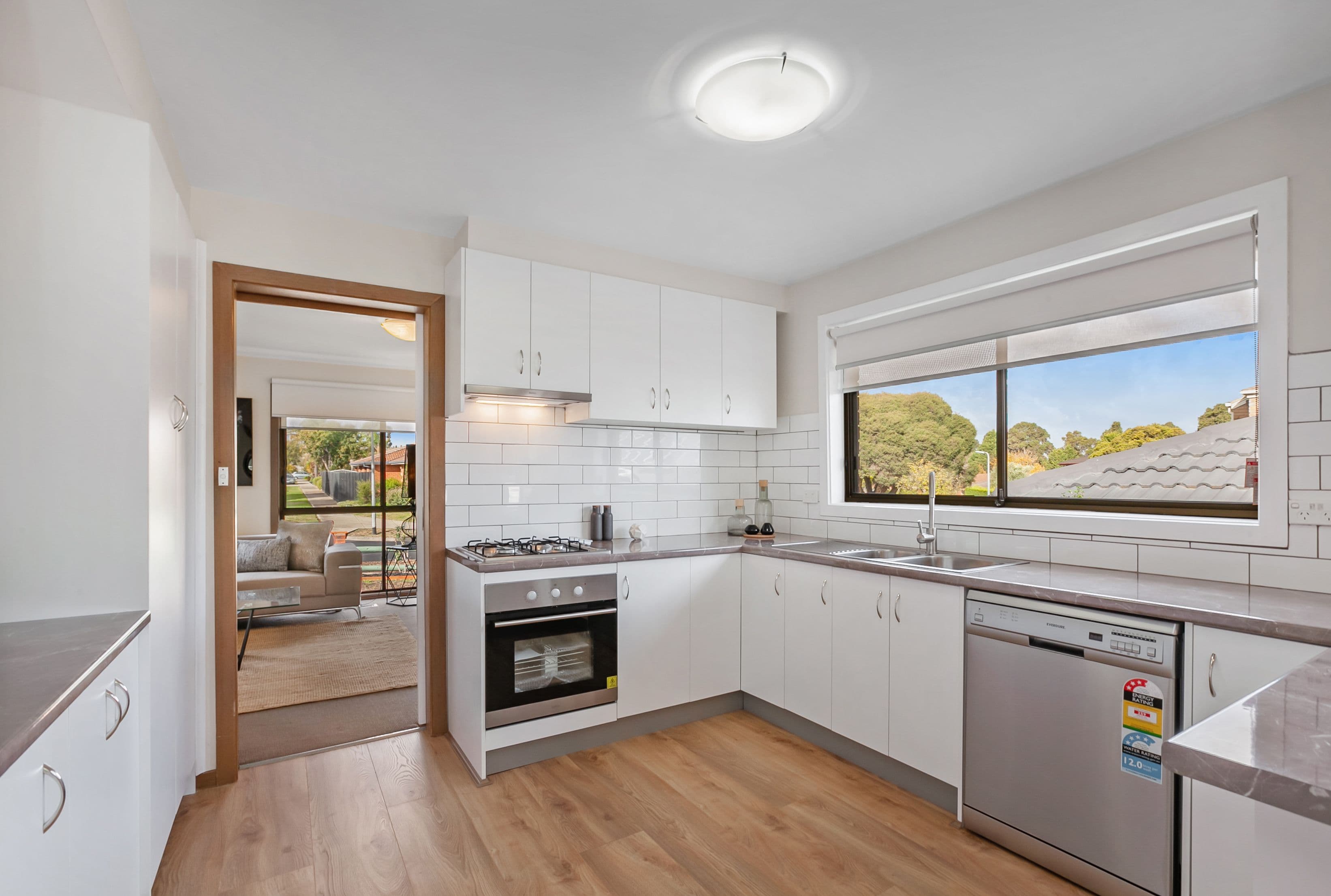 19 Thompson Circuit, Mill Park VIC 3082, Mill Park - Thumbnail 4
