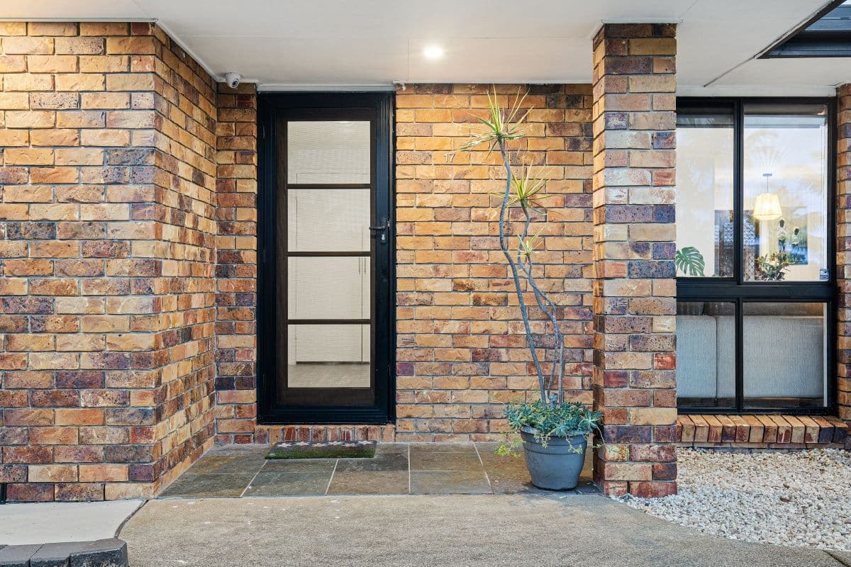 17 Holbrook Way, Elanora QLD 4221, Elanora - Thumbnail 2