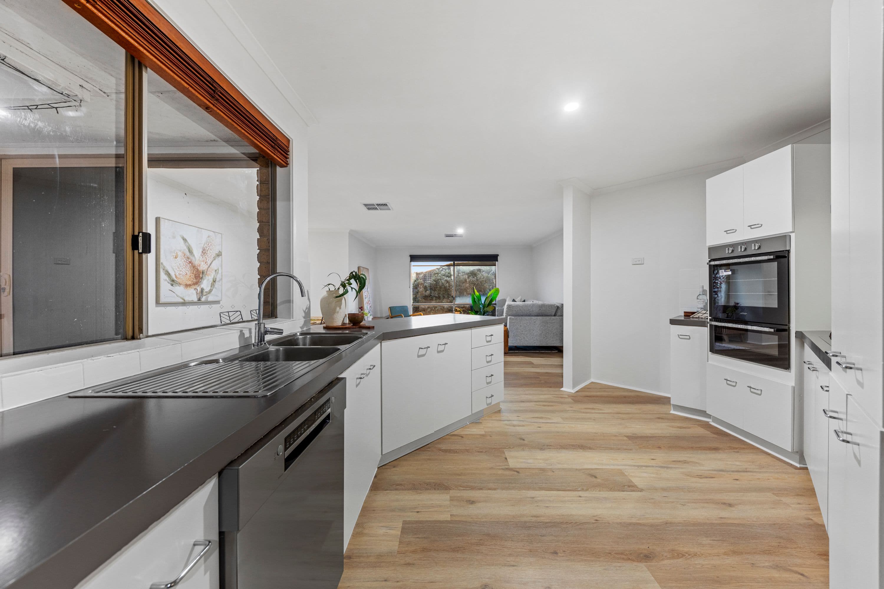 4 Moloney Court, Berwick VIC 3806, Berwick - Thumbnail 3