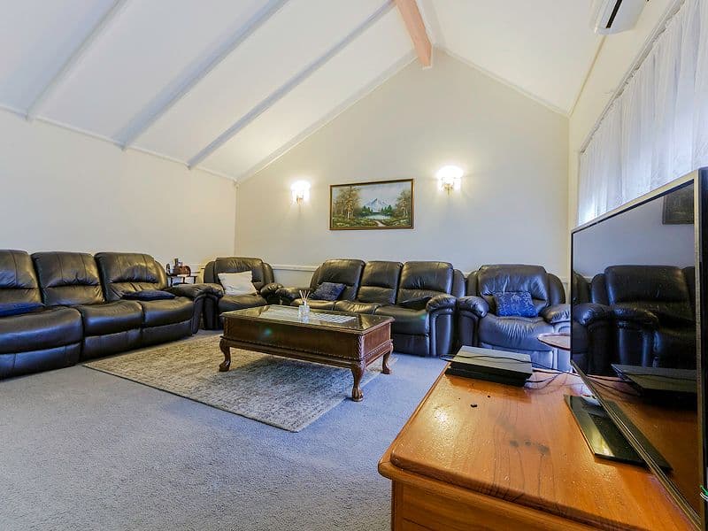 1 Macalister Court, Werribee VIC 3030, Werribee - Thumbnail 2