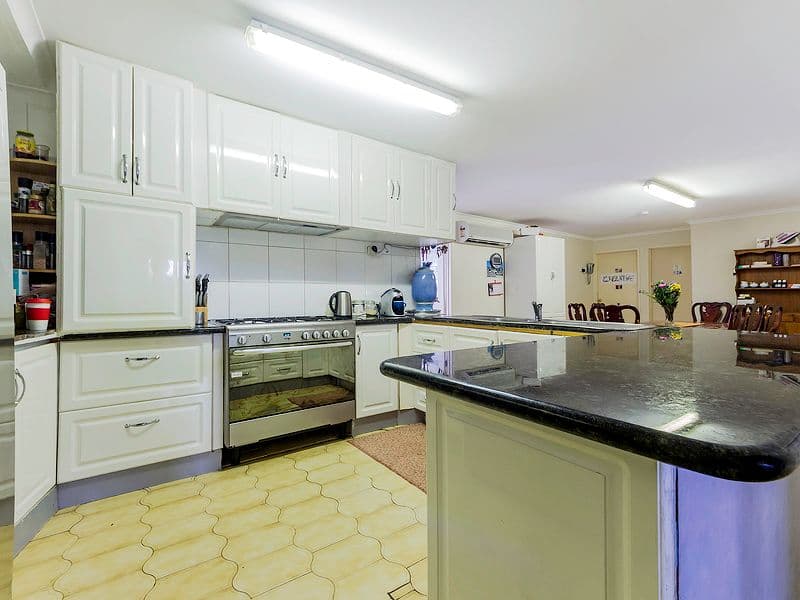 1 Macalister Court, Werribee VIC 3030, Werribee - Thumbnail 4