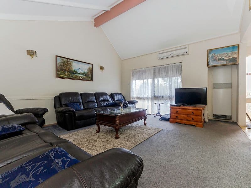 1 Macalister Court, Werribee VIC 3030, Werribee - Thumbnail 7