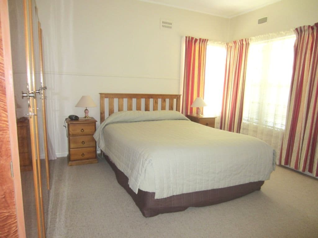127 Thompson Street, COOTAMUNDRA NSW 2590, Cootamundra - Thumbnail 5