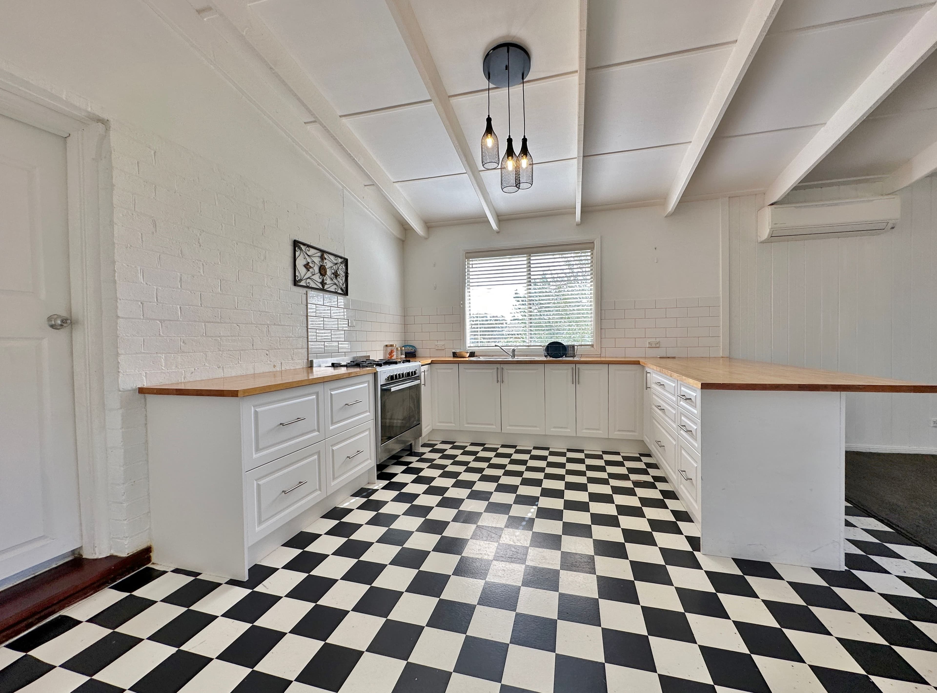 19 Taylor Road, Young NSW 2594, Young - Thumbnail 3