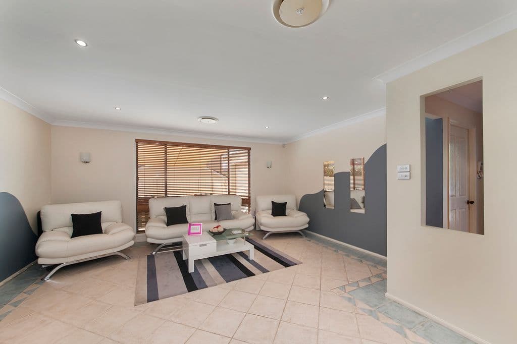 5 Hoddle Place, WEST HOXTON NSW 2171, West Hoxton - Thumbnail 2