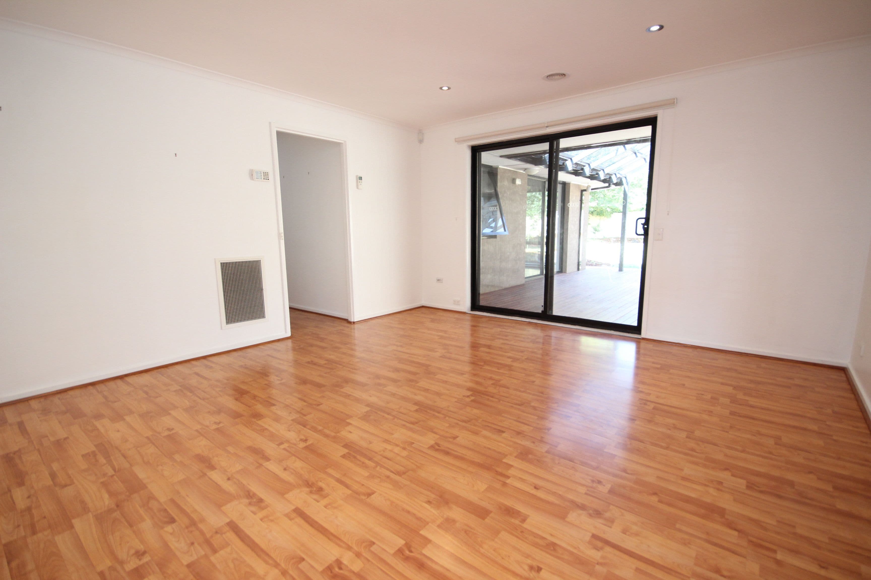6 Mcilveen Place, Oxley ACT 2903, Oxley - Thumbnail 2