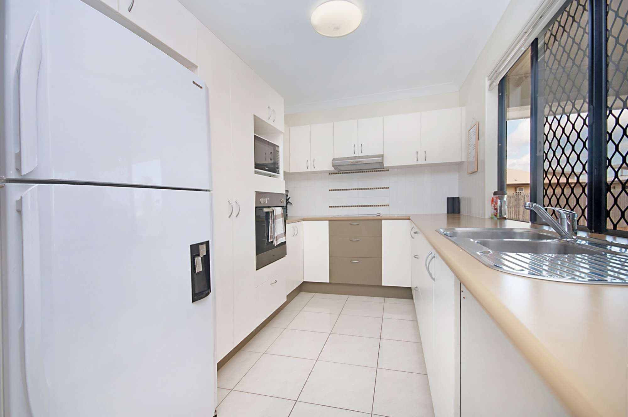 8 Fontwell Court, MOUNT LOW QLD 4818, Mount Low - Thumbnail 2