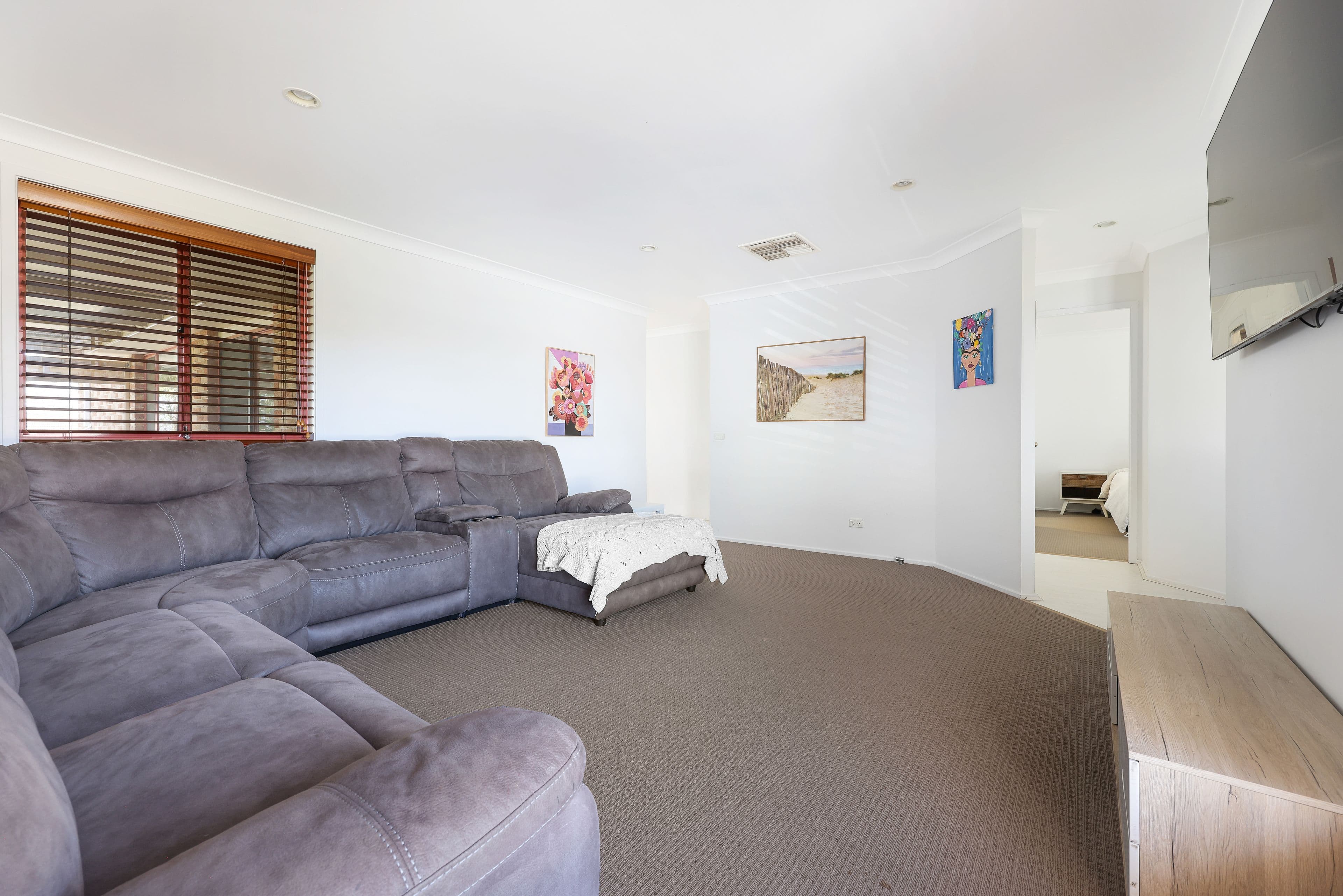8 Dibar Drive, Tamworth NSW 2340, Hillvue - Thumbnail 2