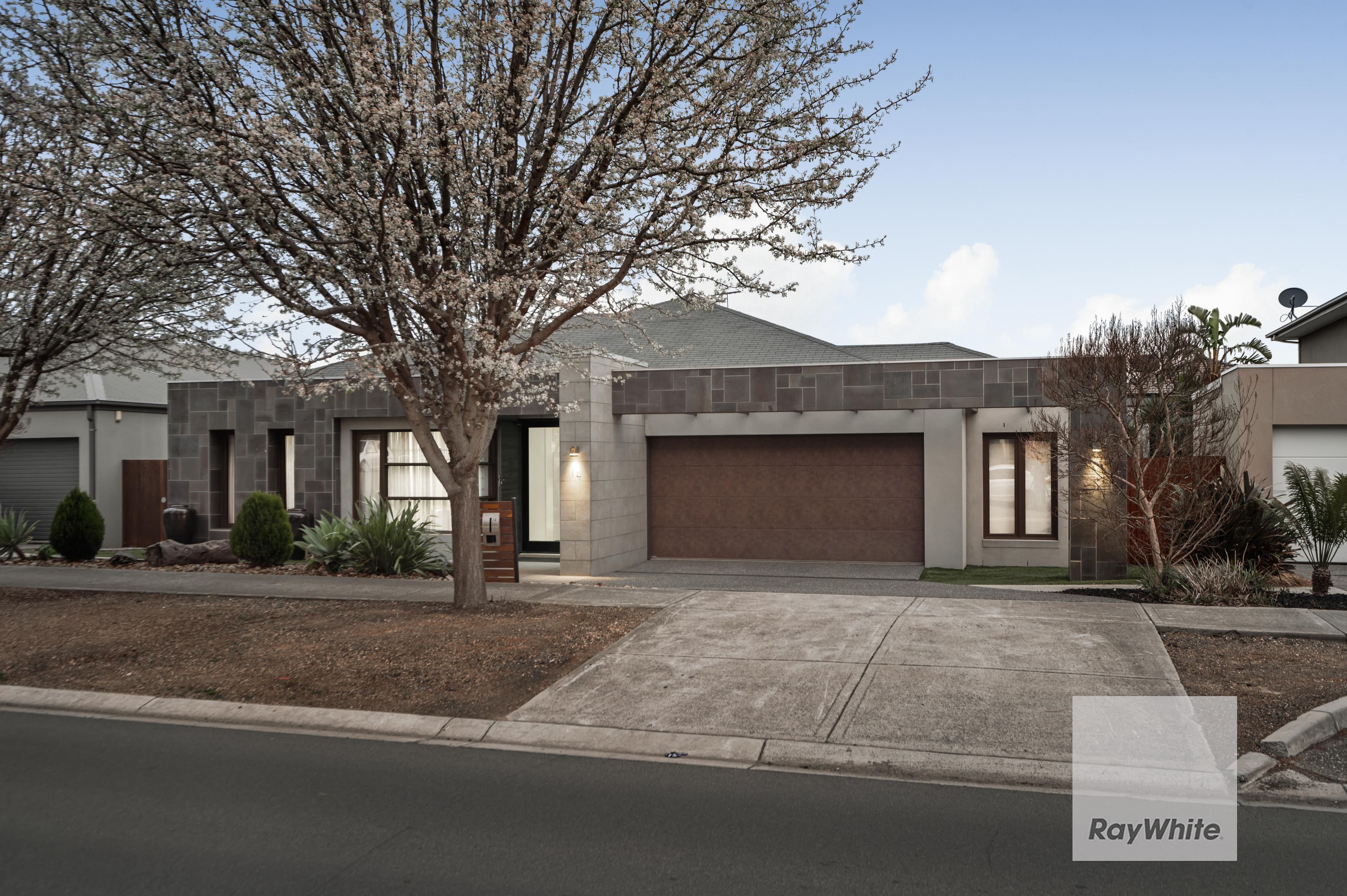 14 Dellamore Boulevard, Greenvale VIC 3059, Greenvale - Thumbnail 2