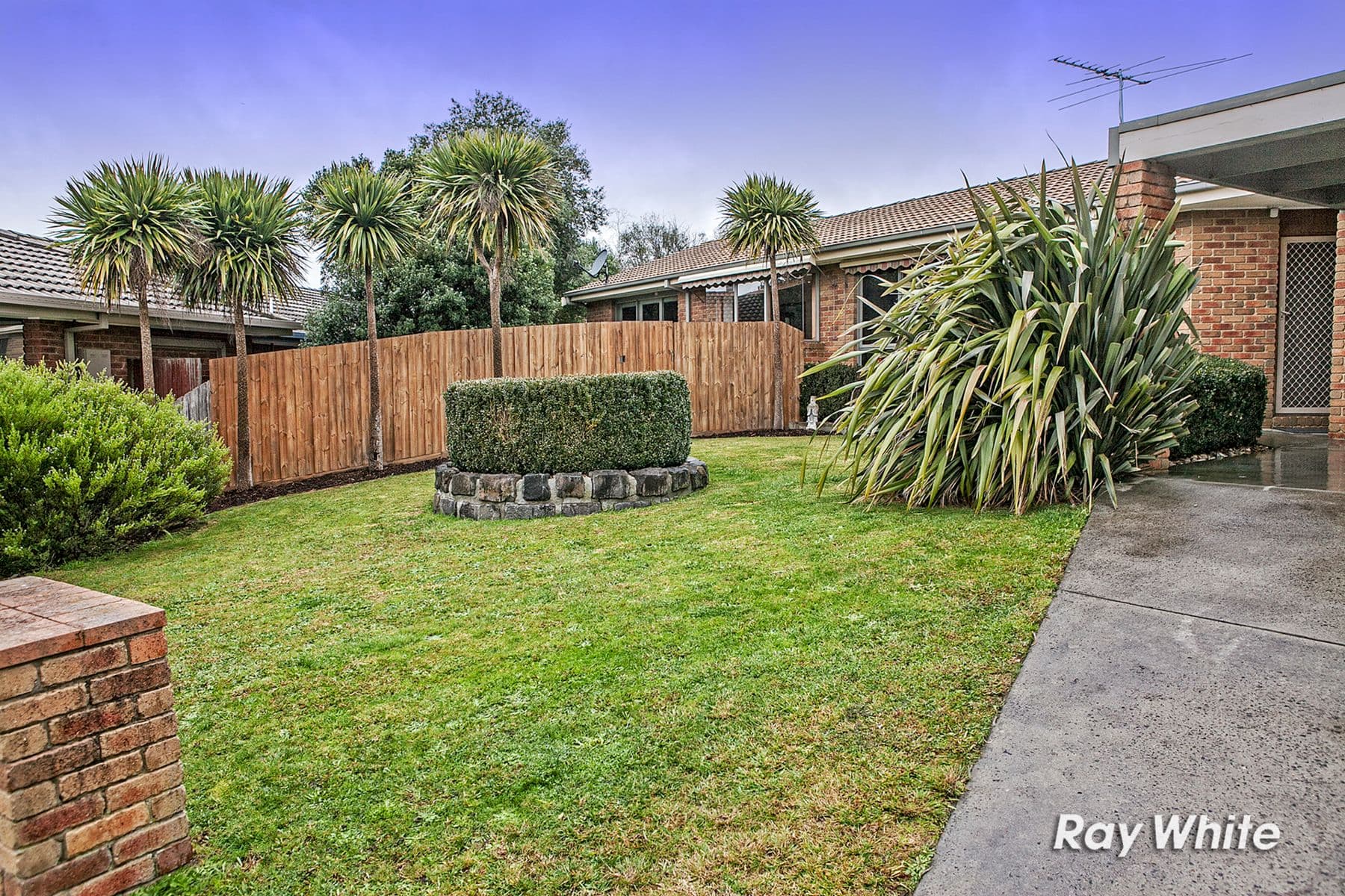 4 Airlie Court, Langwarrin VIC 3910, Langwarrin - Thumbnail 2