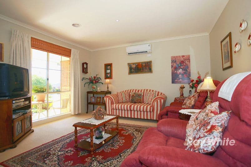 22 Gwenton Avenue, CRANBOURNE EAST VIC 3977, Cranbourne East - Thumbnail 2