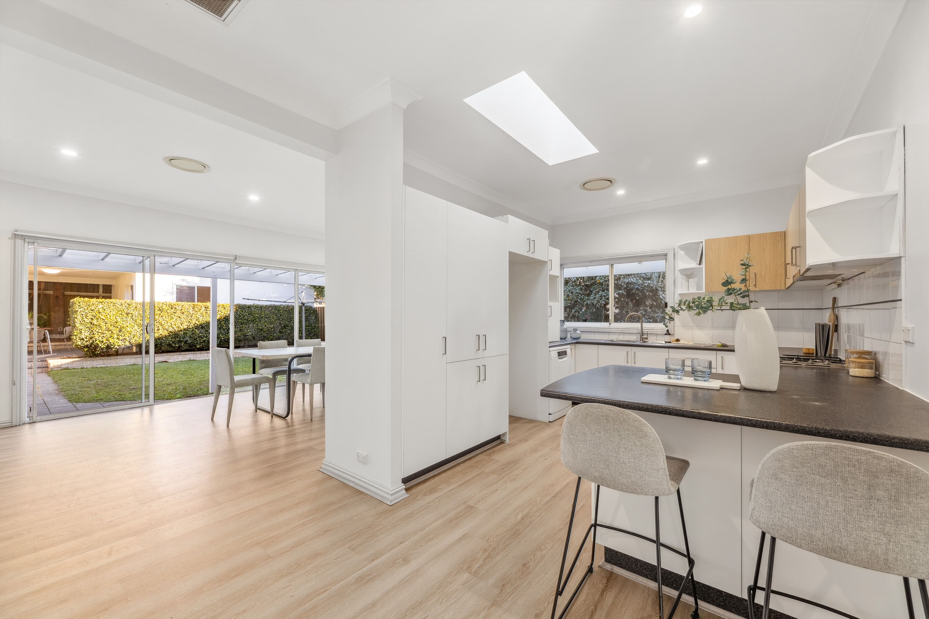 40 Caringbah Road, Woolooware NSW 2230, Caringbah South - Thumbnail 4