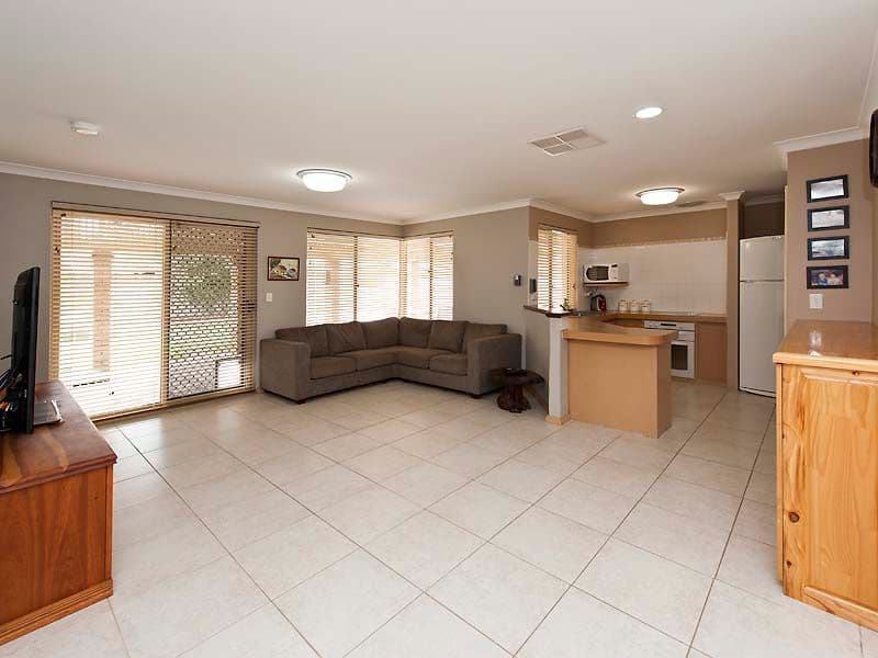 4 Caracas Close, Safety Bay WA 6169, Safety Bay - Thumbnail 2