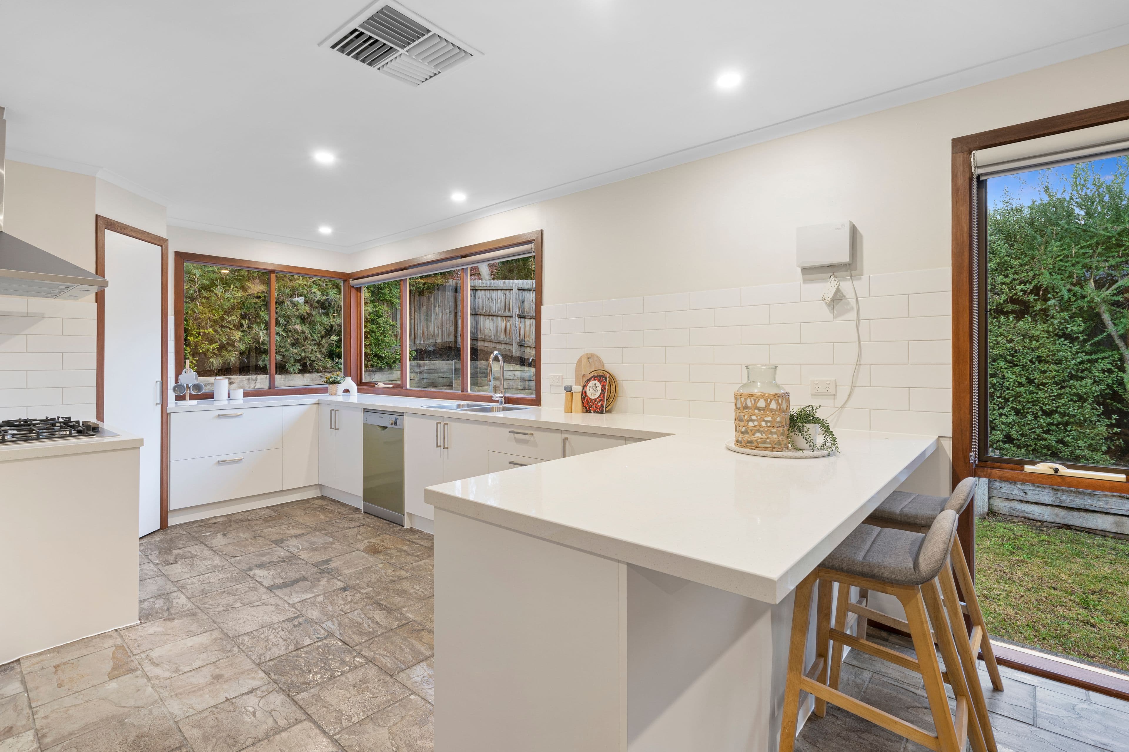 5 Booth Court, Eltham VIC 3095, Eltham - Thumbnail 5