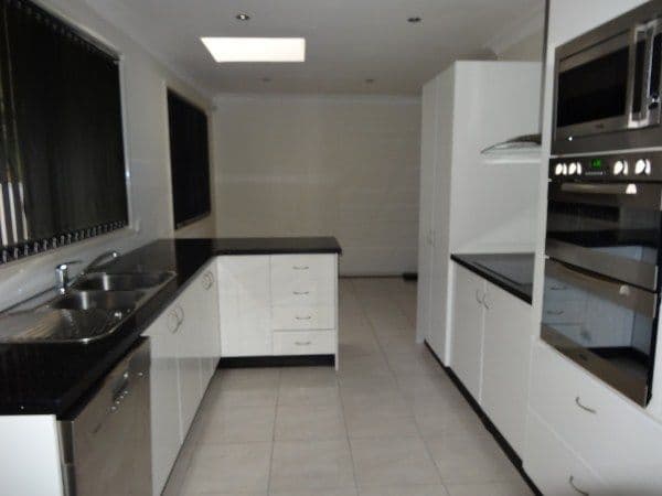 2 Freda Place, HAMMONDVILLE NSW 2170, Hammondville - Thumbnail 2