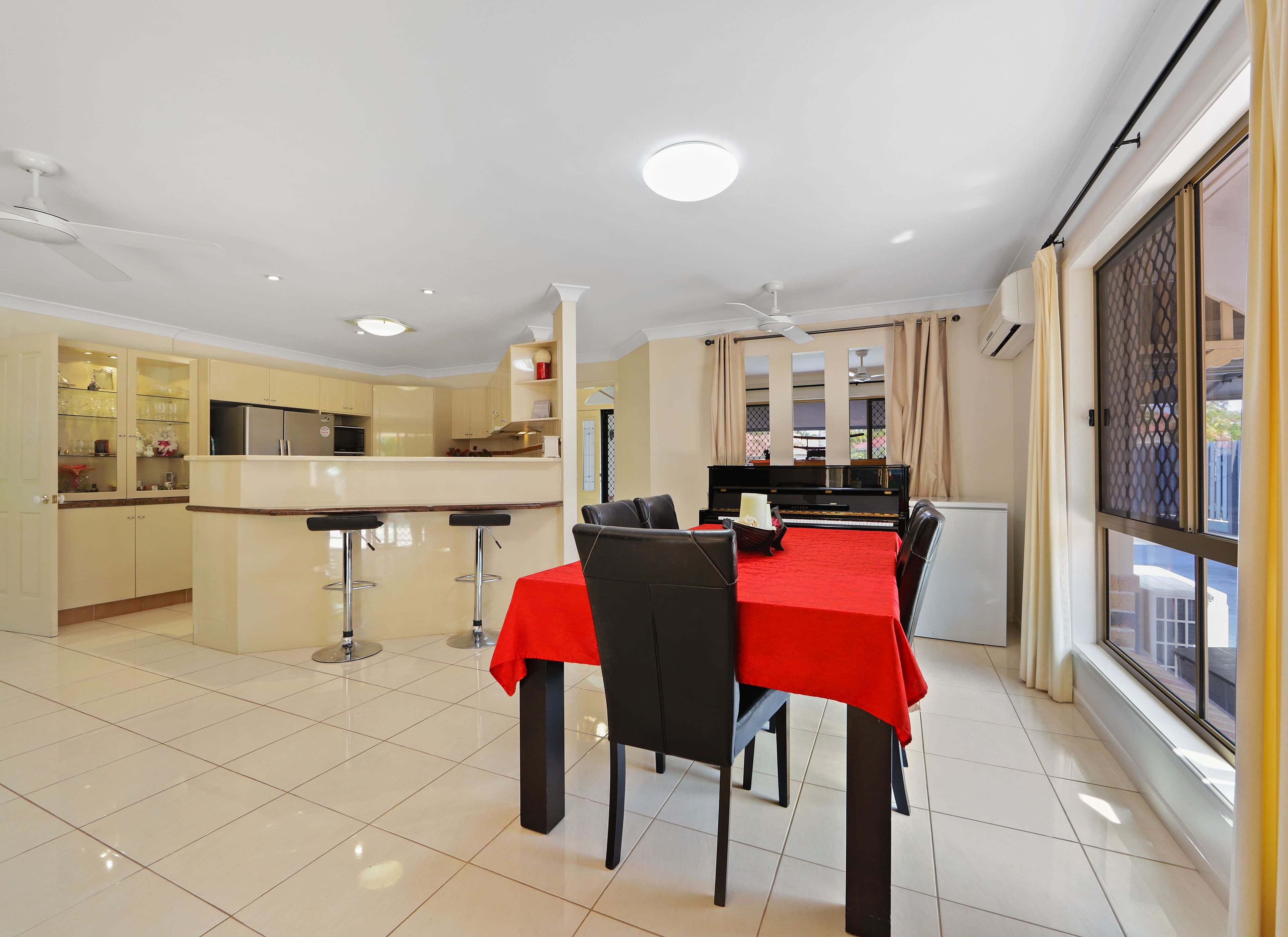 122 Swanton Drive, Mudgeeraba QLD 4213, Mudgeeraba - Thumbnail 4