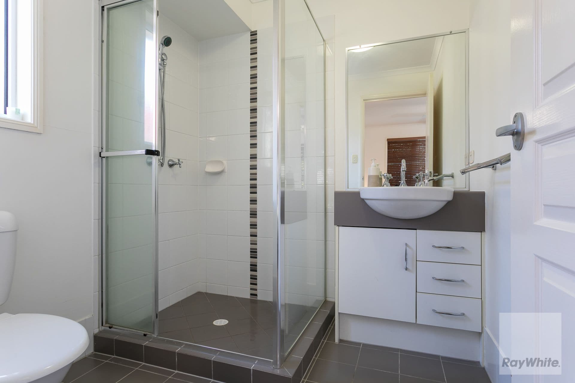 18 Forrest Street, Redland Bay QLD 4165, Redland Bay - Thumbnail 8