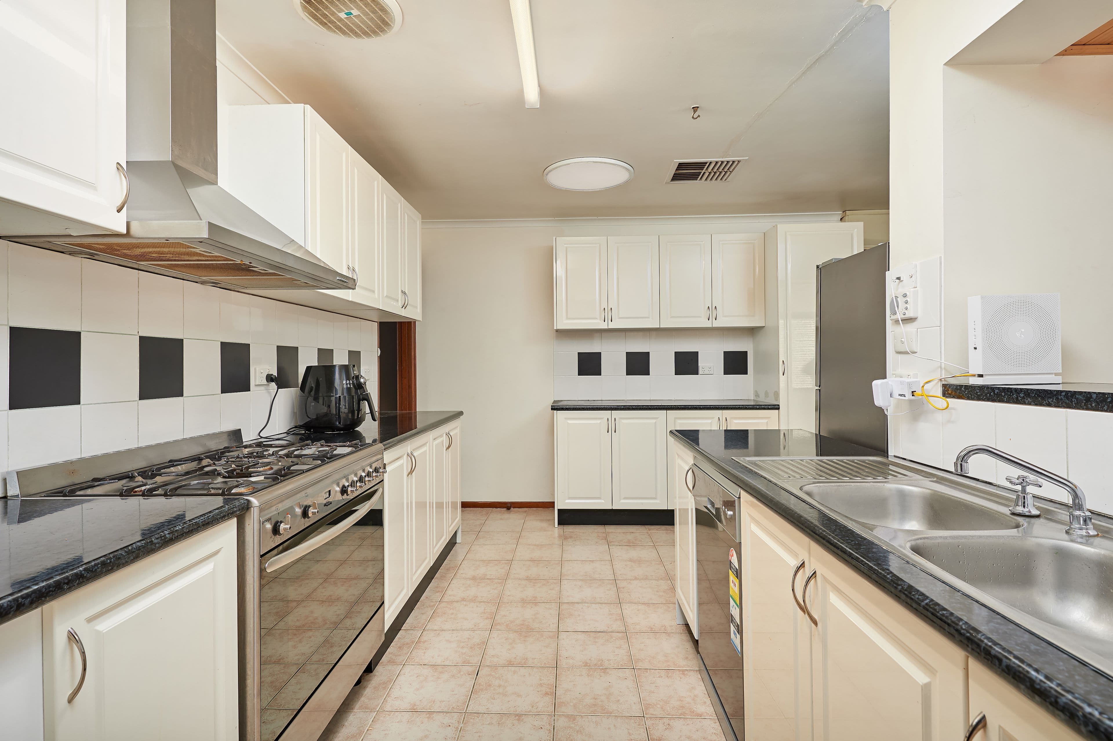 21 Simpson Avenue, Forest Hill - Thumbnail 3