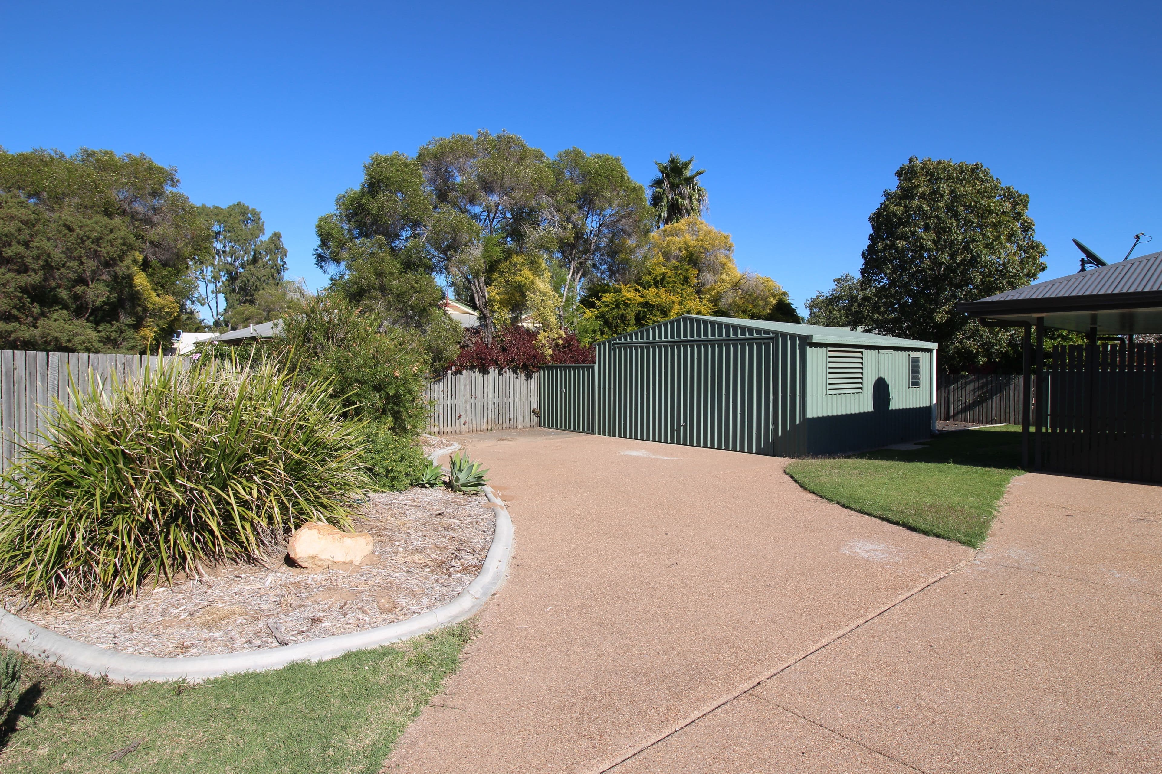 9 Buchholz Place, Emerald QLD 4720, Emerald - Thumbnail 2
