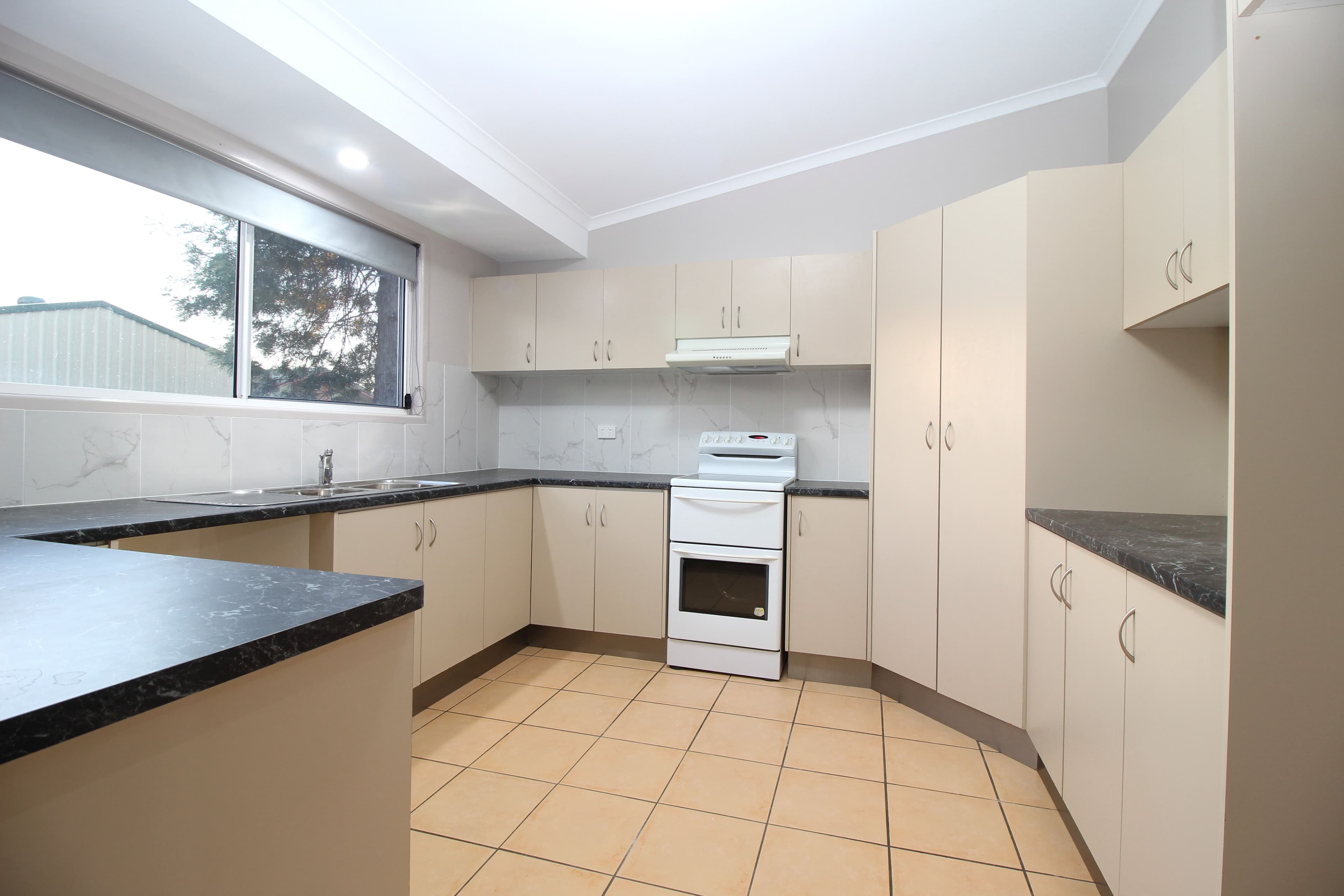 9 Buchholz Place, Emerald QLD 4720, Emerald - Thumbnail 4