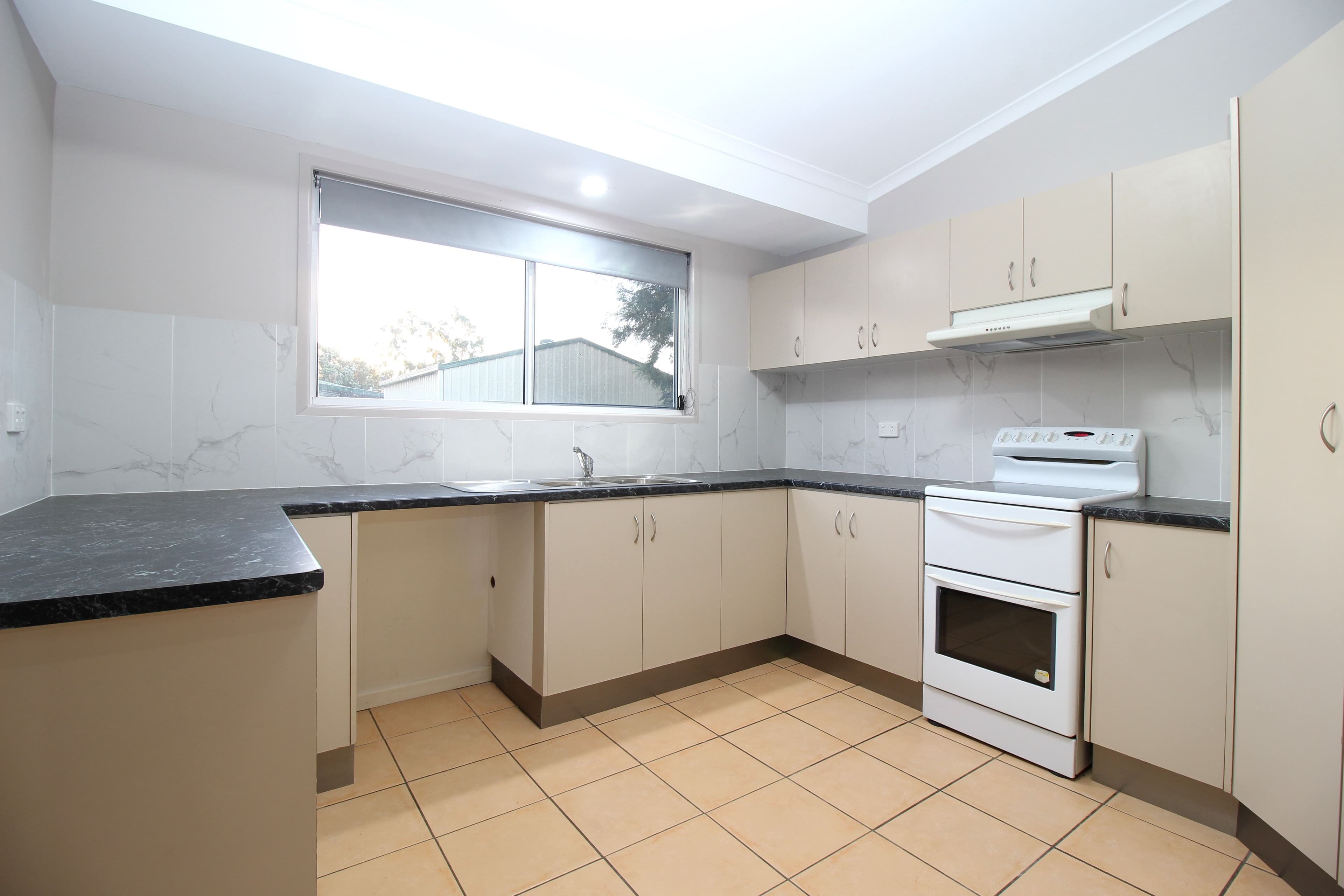 9 Buchholz Place, Emerald QLD 4720, Emerald - Thumbnail 5