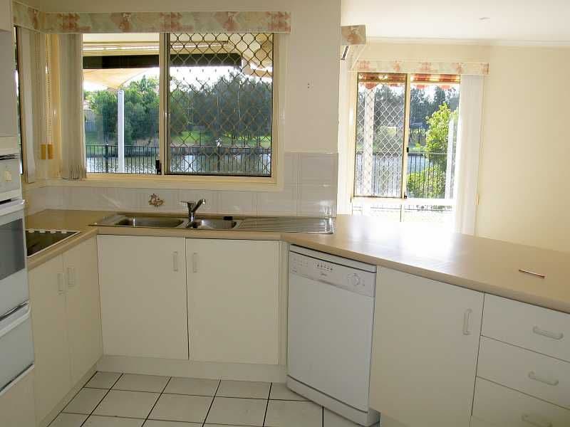 16 Baumea Court, ELANORA QLD 4221, Elanora - Thumbnail 3