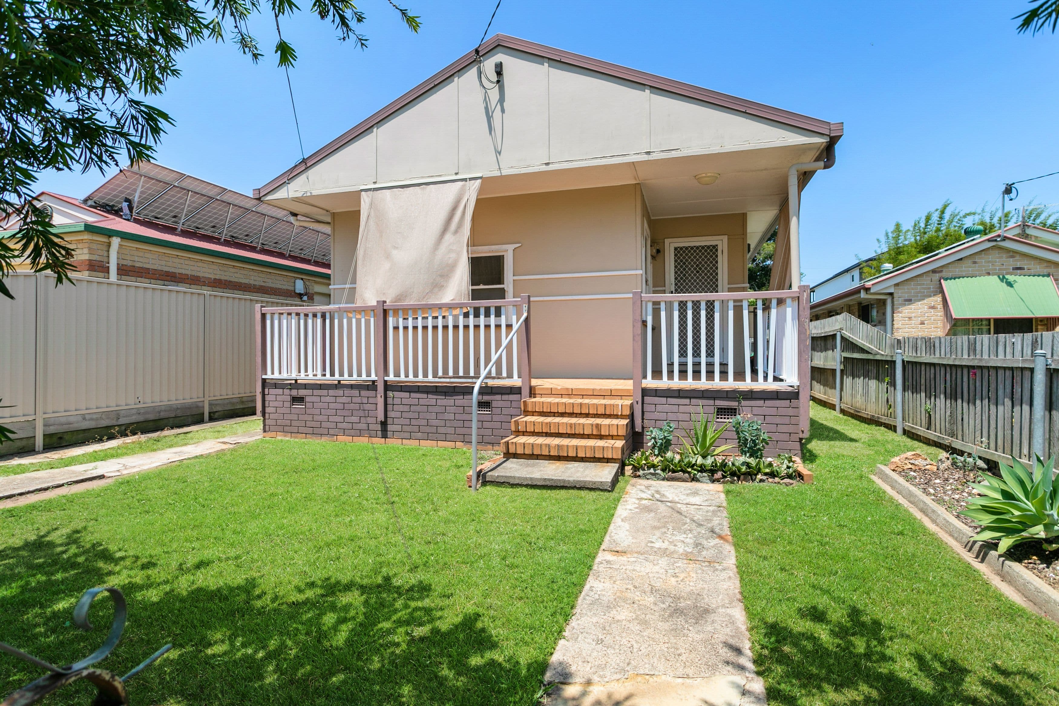 8 McLennan Street, Woody Point QLD 4019, Woody Point - Thumbnail 2