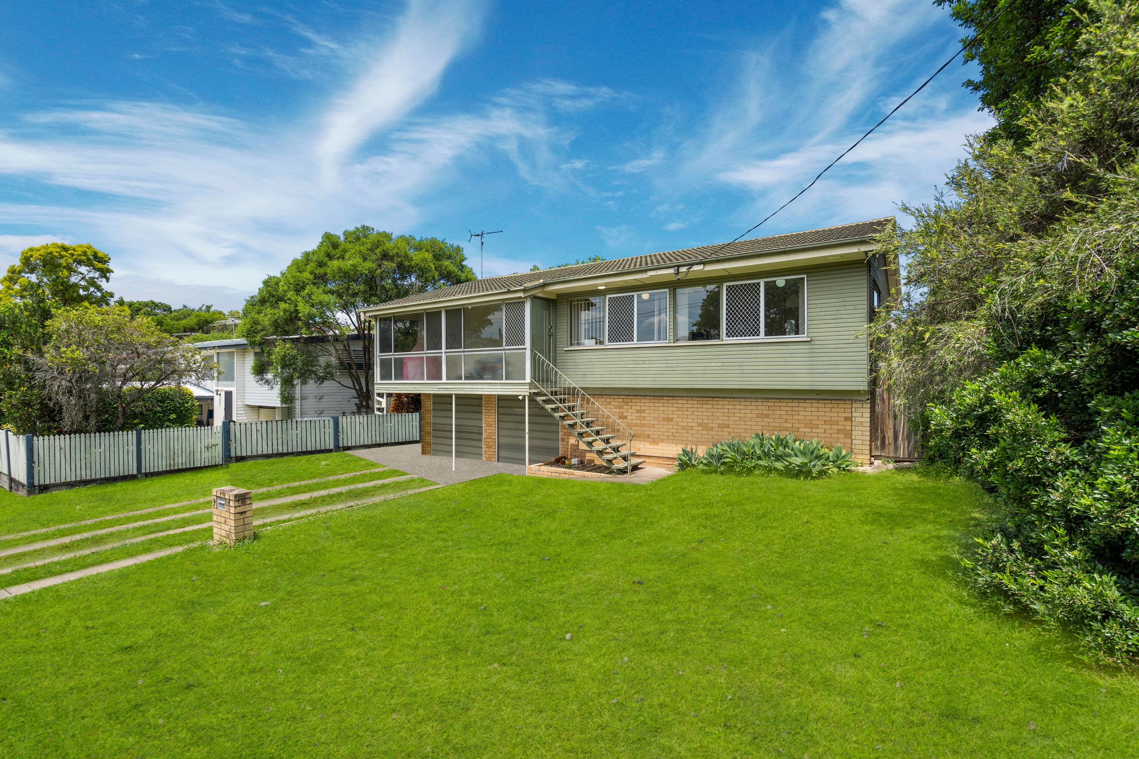 9 Condong Street, Mansfield QLD 4122, Mansfield - Thumbnail 2