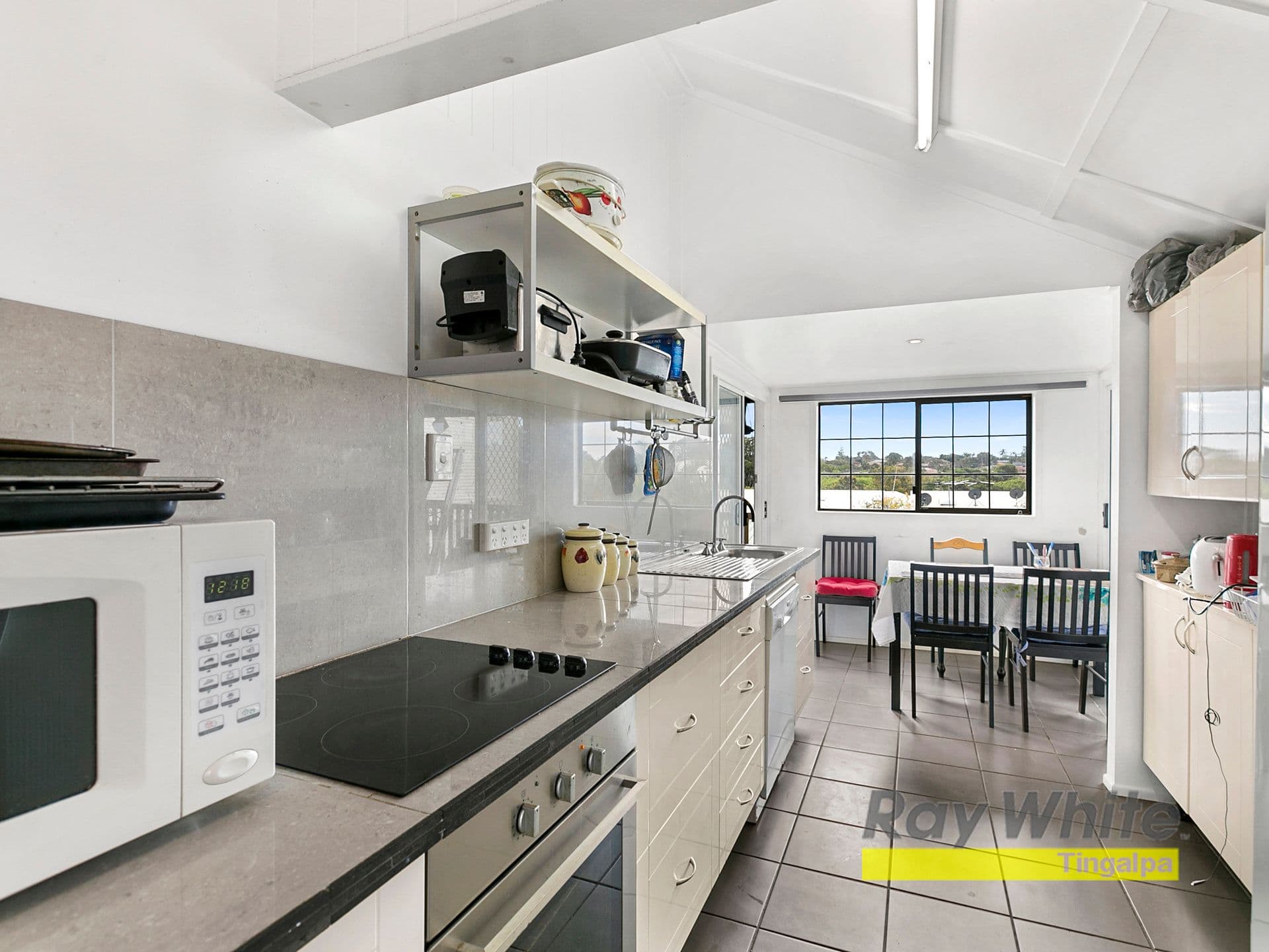 63 NEW LINDUM Road, Wynnum West QLD 4178, Wynnum West - Thumbnail 3