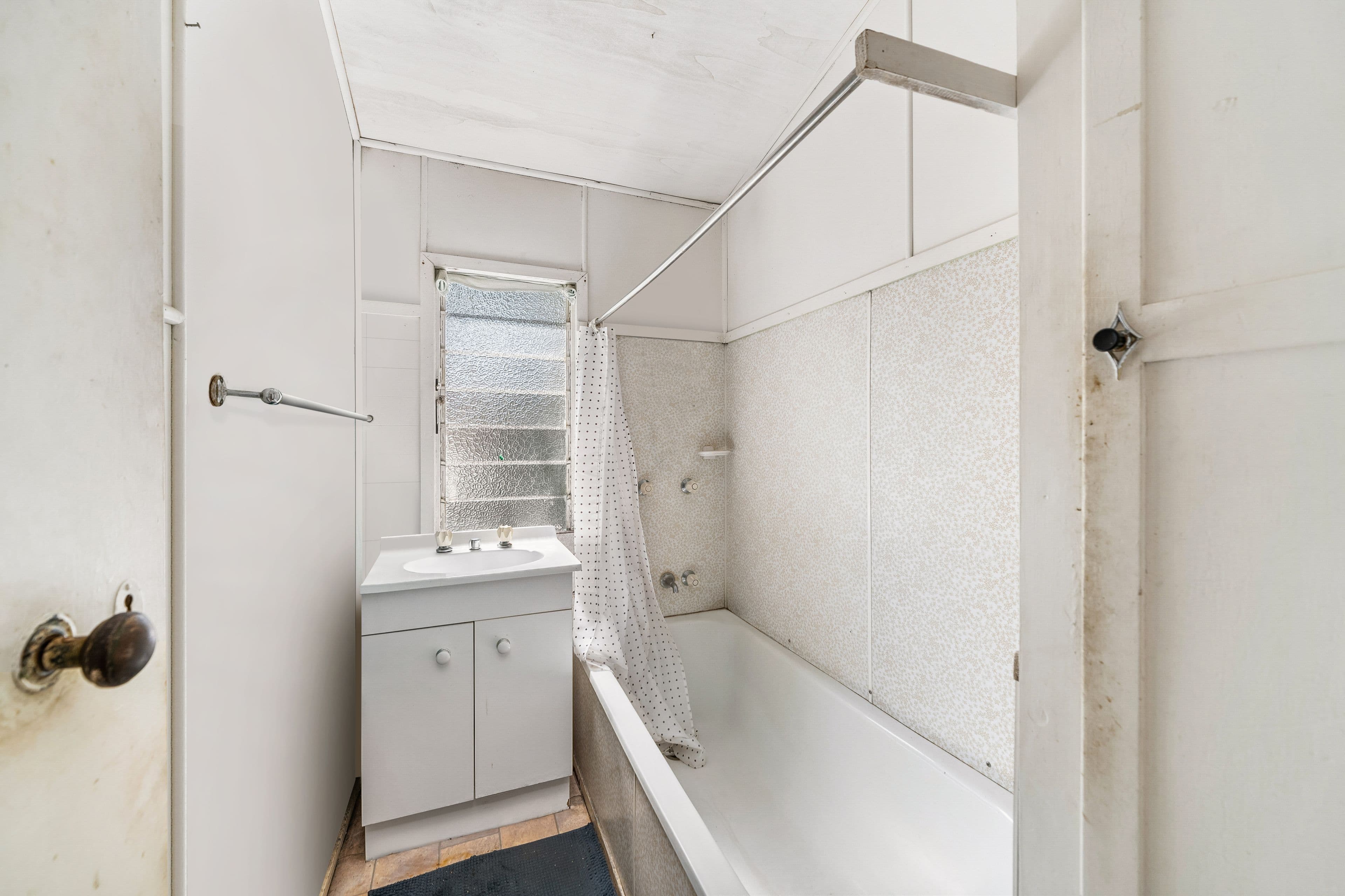 87 Victoria Avenue, Woody Point QLD 4019, Woody Point - Thumbnail 4