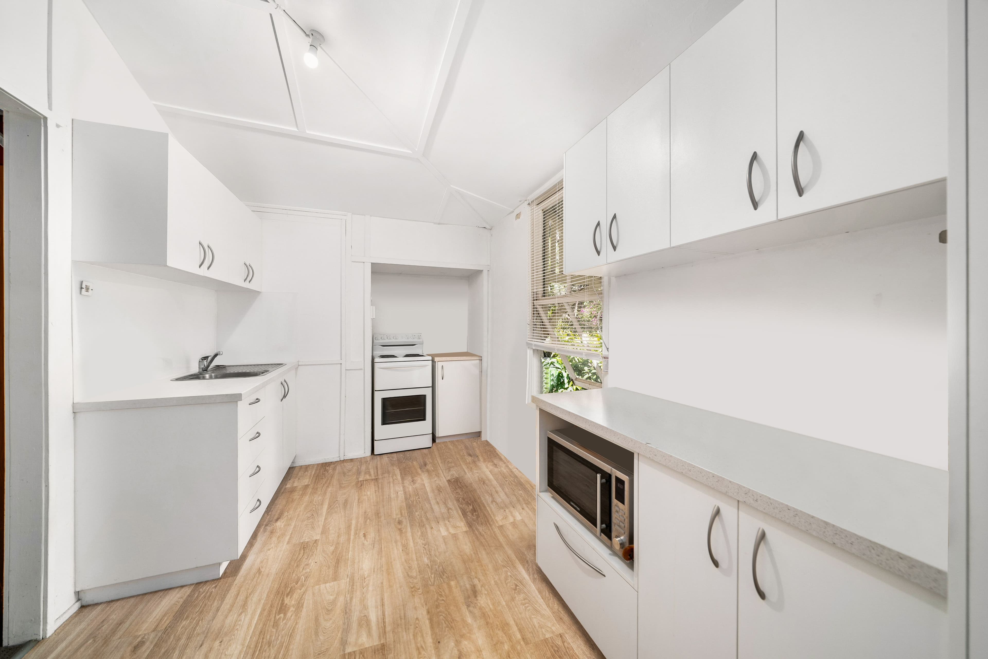 87 Victoria Avenue, Woody Point QLD 4019, Woody Point - Thumbnail 7
