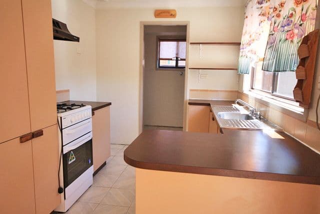 34 Gentian Avenue, MACQUARIE FIELDS NSW 2564, Macquarie Fields - Thumbnail 2