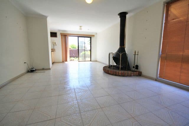 34 Gentian Avenue, MACQUARIE FIELDS NSW 2564, Macquarie Fields - Thumbnail 3