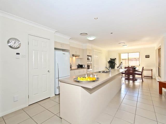 10 Shearwater Street, CLEVELAND QLD 4163, Cleveland - Thumbnail 2