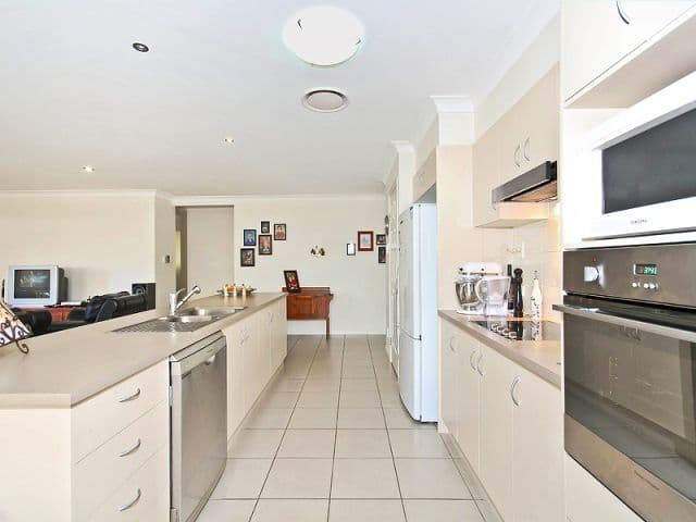 10 Shearwater Street, CLEVELAND QLD 4163, Cleveland - Thumbnail 3