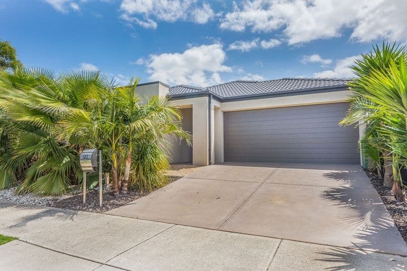 102 Glenelg Street, Clyde North VIC 3978, Clyde North - Thumbnail 2