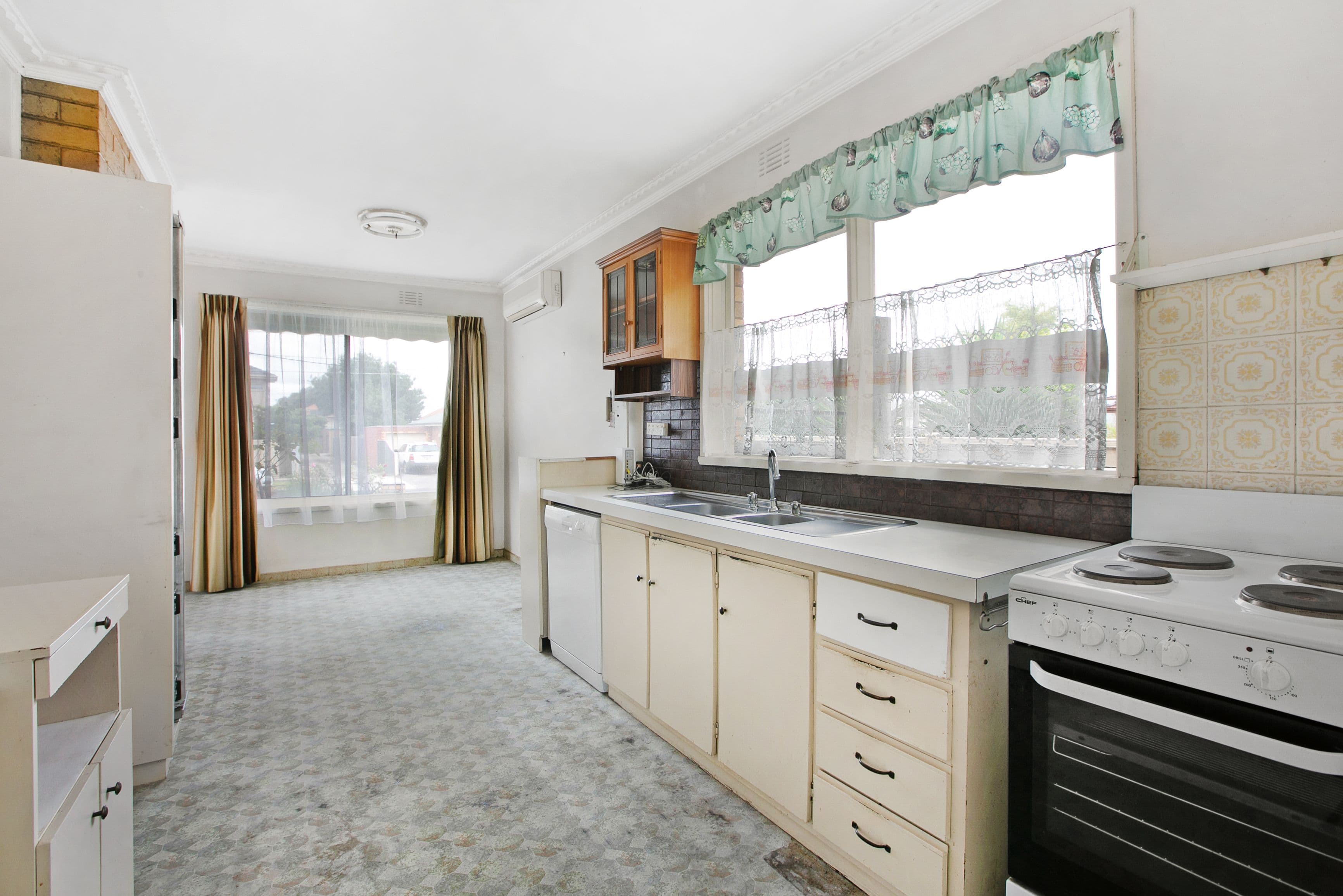 42 Willoughby Street, Reservoir VIC 3073, Reservoir - Thumbnail 6