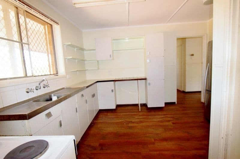 8 Berkeley Crescent, Dampier WA 6713, Dampier - Thumbnail 4